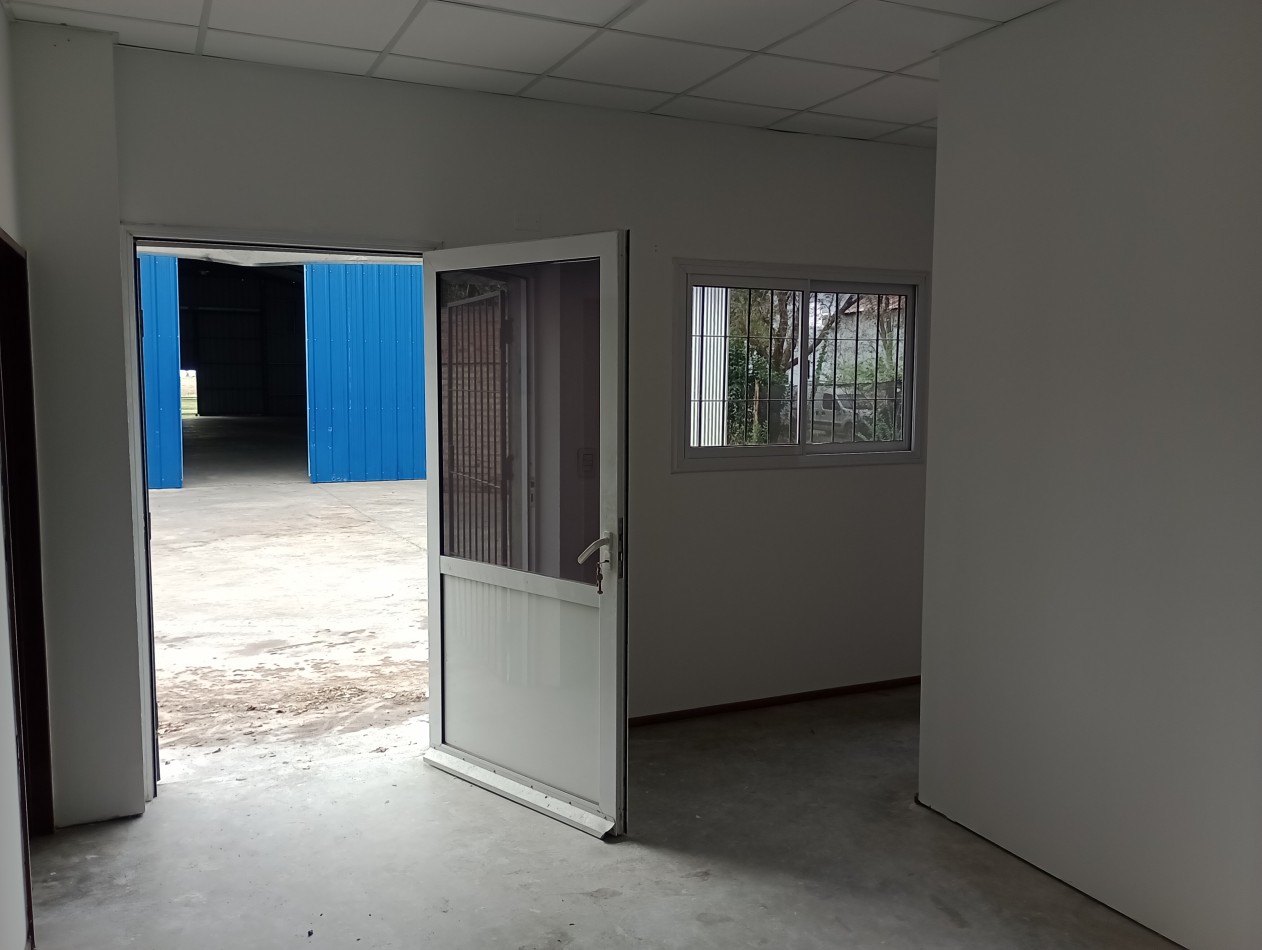 Exelente Galpon sobre la Colectora Isidoro Brunengo